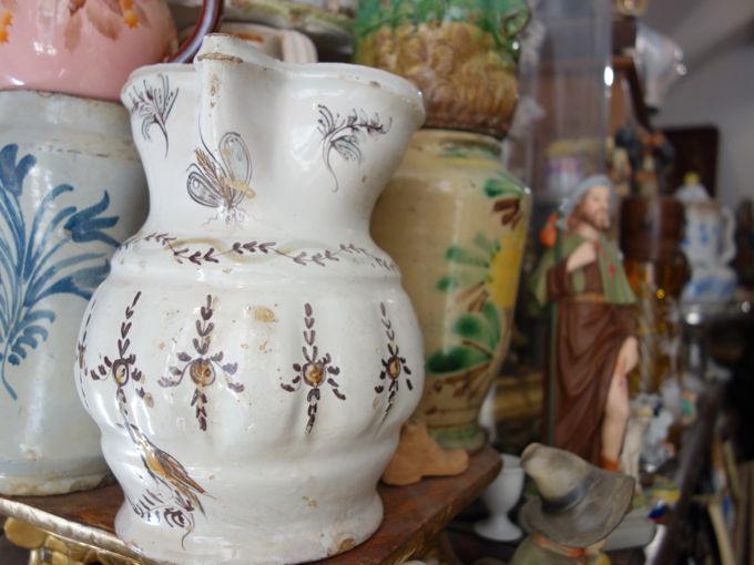 not buying antique ceramics in ostuni